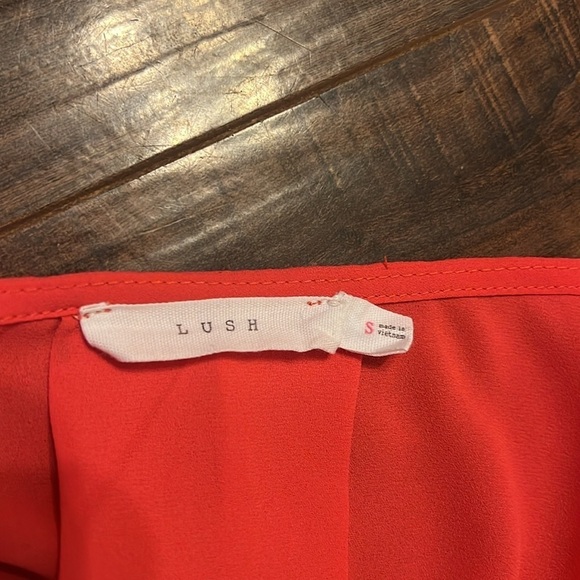 Lush Elegant and Beautifully Designed Lightweight Blouse, Sz. S. - Picture 7 of 11